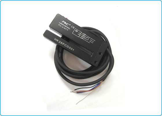 le capteur PNP de label de fils de la longueur de câble de 2m 24V 4 a produit la détection normale de label d'autocollant