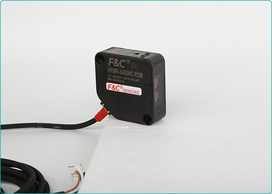 Placez le commutateur photoélectrique de détection PNP de capteur des fils 24VDC 4 de l'utilisation 100cm AUCUN OR